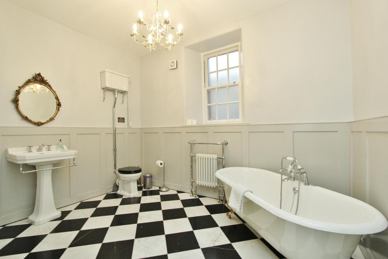 Ramsay Garden - Spacious 3-Bedroom Apartment Next To Edinburgh Castle Exteriör bild